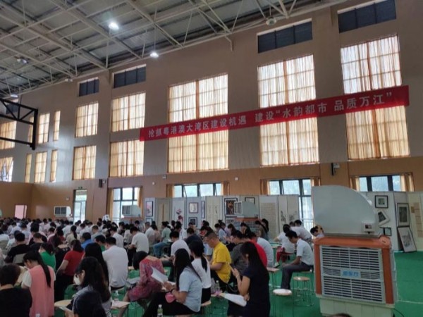 降溫通風(fēng)設(shè)備蒸發(fā)式冷風(fēng)王 移動(dòng)式環(huán)?？照{(diào)的作用