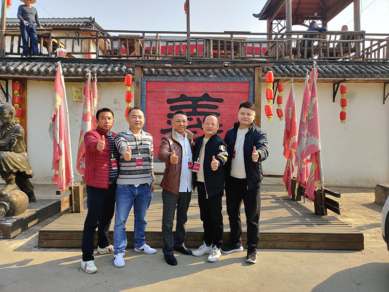 潤東方環(huán)??照{(diào)團隊出游 潤東方環(huán)保空調(diào)團隊出游